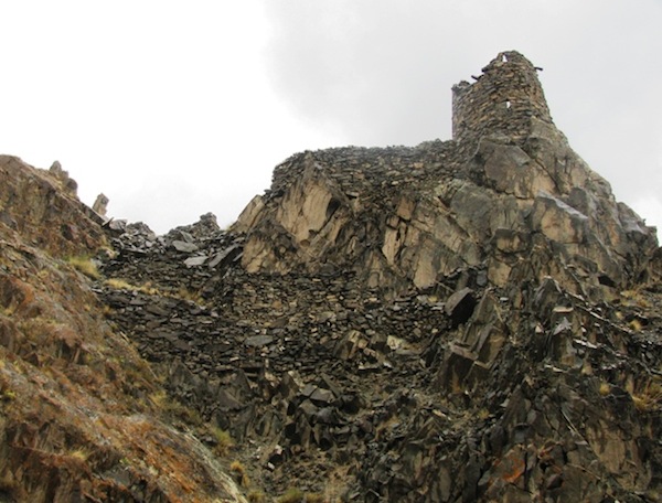 Fig. 4: One portion of Stok Mon Khar. Portions of this extensive facility may have been developed after its original foundation date, as exhibited in alternative modes of construction. Once we have Quentin’s final report we will know better. Note the staggered ramparts in the concave central slope, a defensive bulwark regularly encountered in the archaic fastholds of Upper Tibet. Also note the loopholes in the tall summit structure on the upper right hand side of the image. Such apertures are uncommon in all-stone corbelled citadel architecture of Upper Tibet, as is its circular plan. Photograph by Quentin Devers