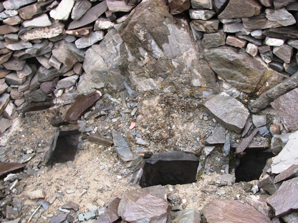 Fig. 6: A section of Stok Mon Khar with an all-stone floor, as is encountered at certain sites in Upper Tibet. Underneath the stone flooring is a shallow vault, which created a level expanse above the underlying rock formation for the floor. Photograph by Quentin Devers