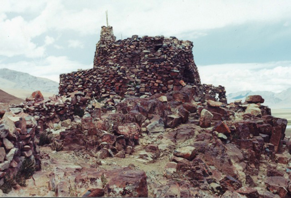 Fig. 1. The Yellow Fortress (rDzong-Ser) at 4720 m above sea level.