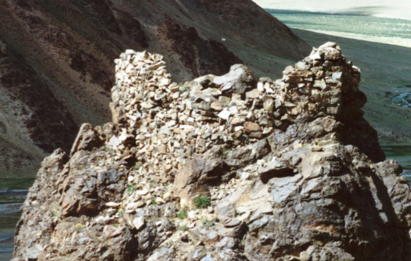 Fig. 6. Ruined Walls of Kabren (Skabs-ren gyang-gog)