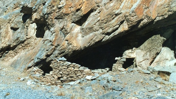 Fig. 4. The shoreline of the lake has a long string of caves found at the foot of escarpments. 