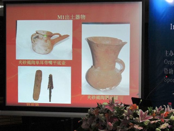 Fig. 8. Ceramics, arrowhead and other objects from tomb M1, Quta, Guge, TAR. Of special interest to us is the vase with the spout, which is directly comparable to those discovered in Malari on the opposite side of the Himalayan range (see fig. 6). From the presentation of Lin Linhui
