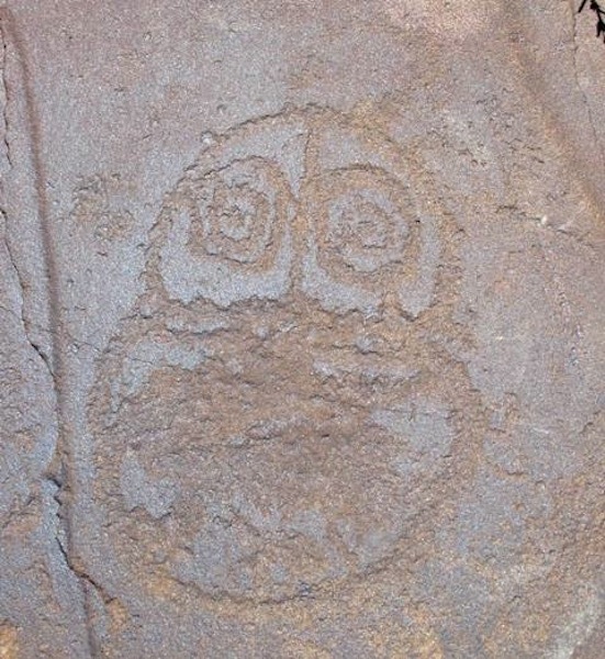 Fig. 5. This bi-circular mascoid has large eyes composed of three concentric circles. The lower half of the face has an engraved middle portion. On top of the head there is a round object (representing a hair knot or a finial on a hat or helmet?).