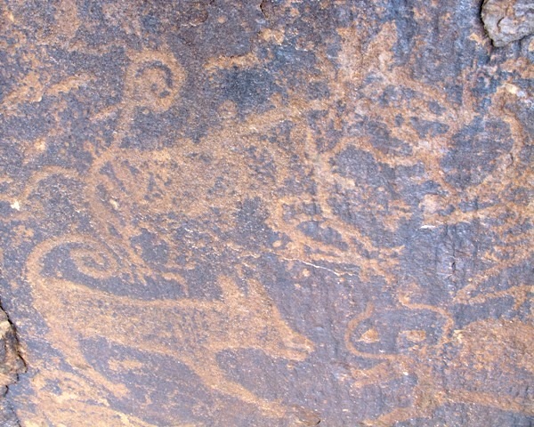 Fig. 9. Two tigers attacking wild yaks, late Bronze Age or Iron Age. This is the first time that such compositions have been published. They seem to show that wild yaks were a primary food source for the highland tiger.