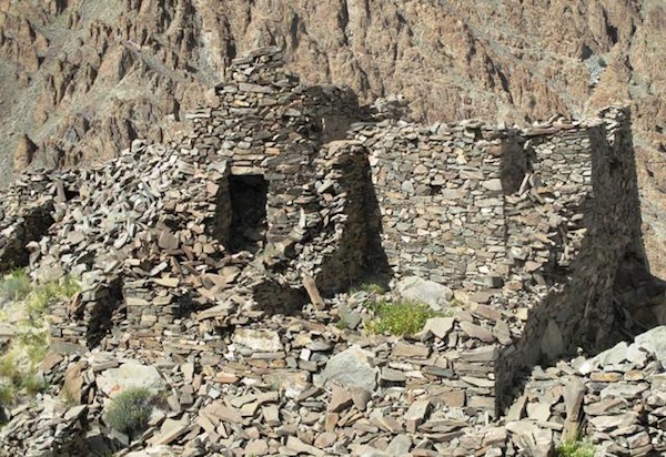 Fig. 3. A building whose rooms were mostly fitted with stone corbelling. Note the stone lintel over the doorway. This is one of the best preserved portals at the site.