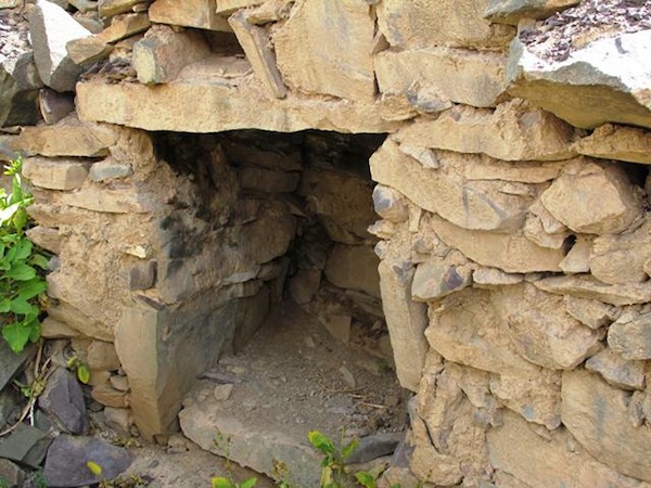 Fig. 5. A large recess in an interior wall of a room.