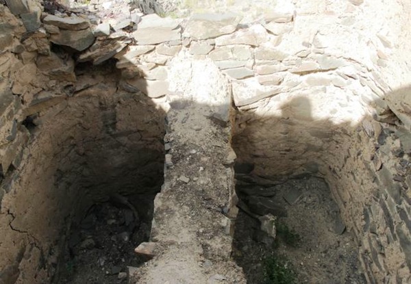 Fig. 9. Basement compartments that are 3 m in depth. None of the basements in Upper Tibetan archaic strongholds are as deep as this example.