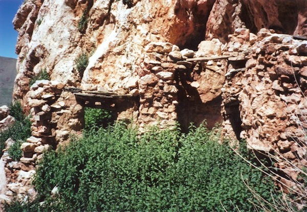 Fig. 4. Upper tier rooms of Structure VI, Dzong Karpo, the western Changthang.