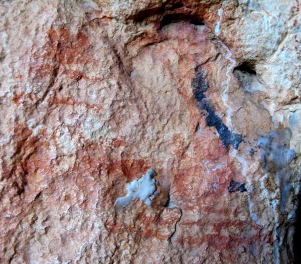 Fig. 10. Two archaic tabernacles or shrines discovered in December 2012, eastern Changthang. Note the three-pointed finial resting on the bulbous midsection. These pictographs are small in size and highly worn. The rock on which they were painted has a rough texture, which seems to have limited how much pigment could be applied as well as making the pictographs more susceptible to erosion. See individual images below.