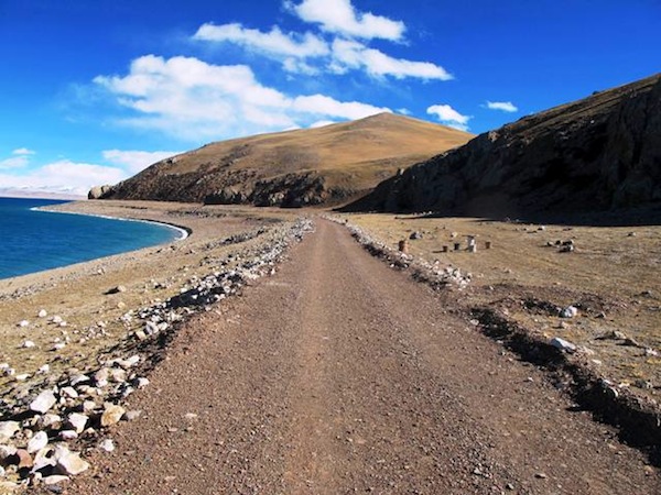 Fig. 7. The road built around the Tashi Do Chen headland in 2012. This road has degraded the headland and opened it up to further exploitation.