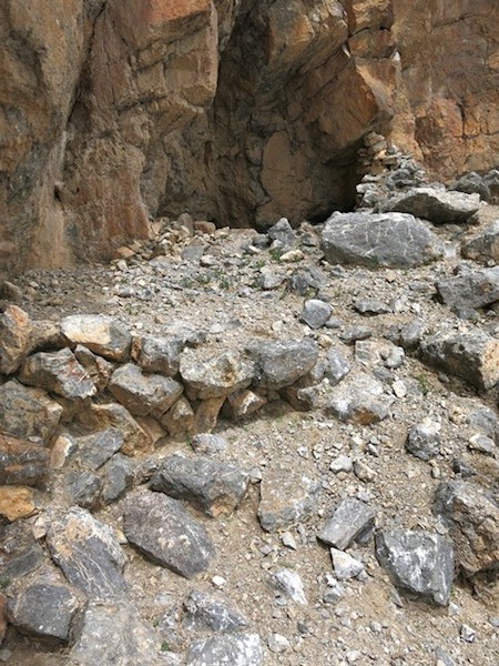 Fig. 9. Structural remains at locus VI, Gyer Ru Tsho Do. Note the intact standing wall enclosing the cliff on the upper right side of the image.