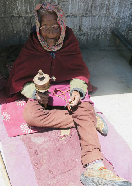Fig. 4. Tshering Butri, aged 95, saying her prayers.