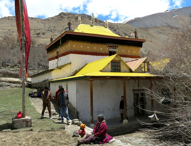 Fig. 18. The ancient temple (gSer-khang) at Lhalung.