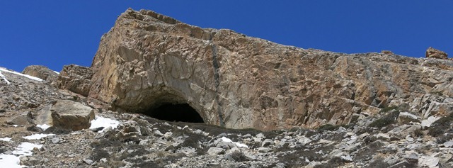 Fig. 87. The east mouth of the Sinmo Khadang cave site.