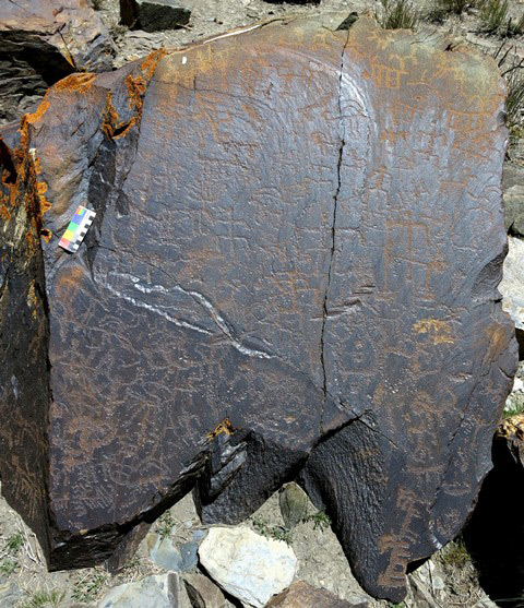 Fig. 6.1. A large west-facing panel (1.1 m x 1 m) of a boulder with more than 90 figures, including anthropomorphs, animals in a variety of aspects, geometrics and swastikas. Iron Age and Protohistoric period.