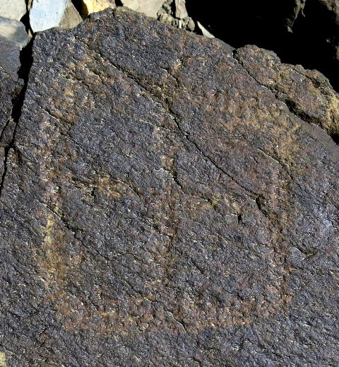 Fig. 6.11. A geometric (18 cm high) carving on a small boulder, consisting of a square subdivided into quarters. Iron Age or Protohistoric period.