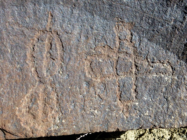 Fig. 14.72. Symbol or figure resembling a Tibetan thunderbolt (rdo-rje; left side, 8 cm high) and cruciform symbol or figure (right). Probably Protohistoric period.