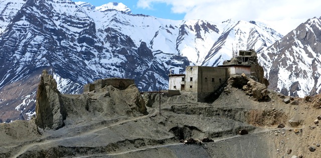 Fig. 6. Khartö, the residential complex of the Nono at Dankhar. The most recent residence of the Nono is in the right half of the image. The new road in the foreground links Dankhar with the village of Lhalung.