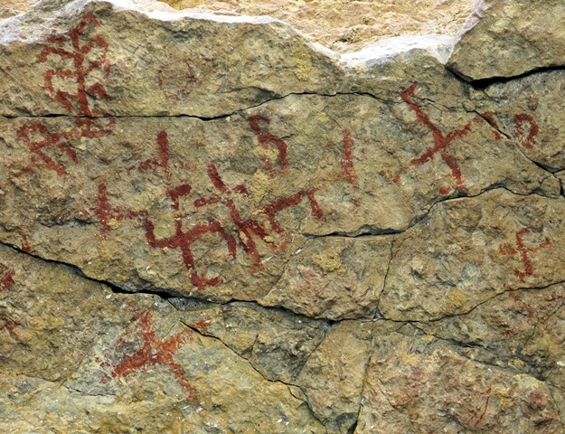 Fig. 25.3. The middle portion of the rock ceiling. Note how the two ends of the vertical axis of the swastika in the middle left of the image are out of sync with one another.
