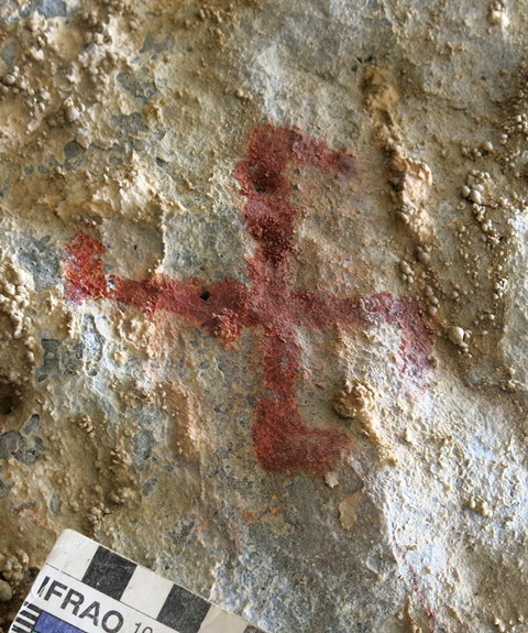 Fig. 27.12. Another swastika in Nyima Loksa Phuk. Note how the ends of the vertical axis of the swastika are out of sync with one another. This is a common feature in the ancient rock art of the western part of the Tibetan plateau, which still persists today in some of the region’s folk-art.