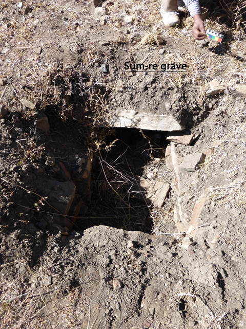 Fig. 47. A close-up of the cist burial in fig. 46. Note how the walls and roof of the tomb are lined with stone slabs, which may have been roughly hewn into their present shapes. Photo and notation courtesy of SRAHS.