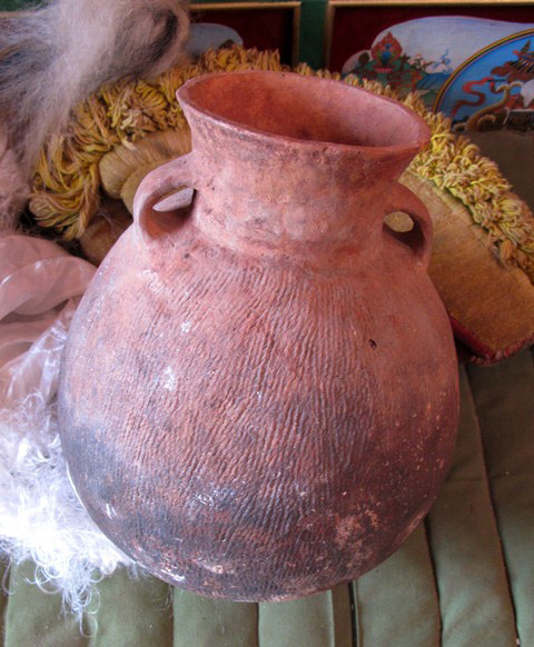 Fig. 64. Large bulbous cord-marked jar with flaring neck and two lug handles fixed to the upper body and middle portion of the neck (34 cm in height). The blackened lower portion of the vessel seems to indicate that it was once put on a fire. Gurgyam, Upper Tibet, dated to circa 220–350 CE.