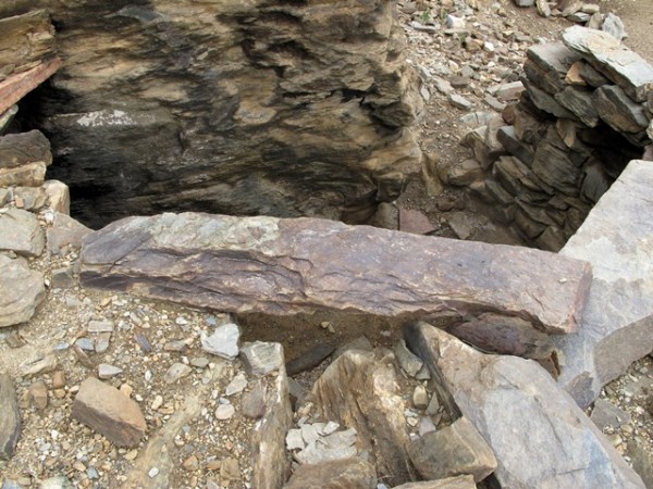 Fig. 8. The bridging stone still in place on the roof of the upper tier chamber.