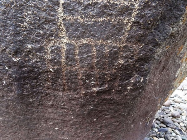 Fig. 22: Detail of the varying patina on the lower part of the chorten, Kharool. [Q. Devers]