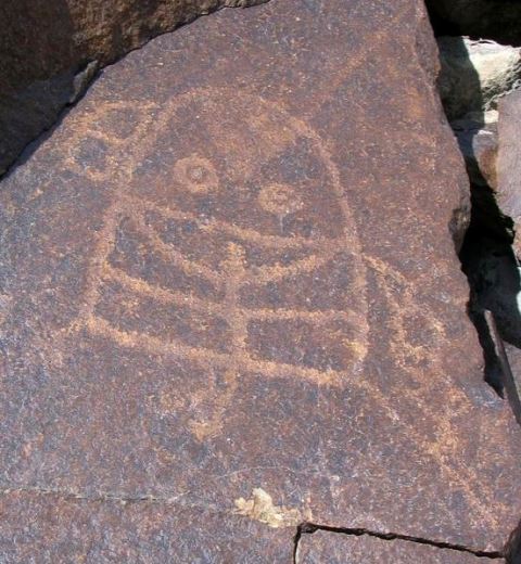 Fig. 4. Bell-shaped mascoid with eyes, other internal elements, feet and wielding what appears to be a bow, Murgi Tokpo, Ladakh. Photograph courtesy of Laurianne Bruneau.