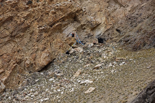 Fig. 3. A view of residential ruins on the upper slope of Gondak. Both caves and the remains of freestanding structures can be seen. The prayer flags were hung by local people who consider the caves a sacred historical site.