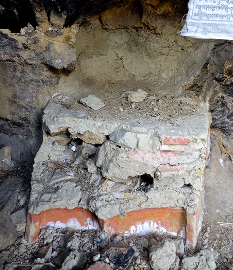 Fig. 28. The masonry and adobe platform with traces of orange (ochre) and white pigments on the exterior faces.