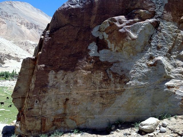 Fig. 4. Views of a weathered boulder face on which several animals are depicted (including wild sheep and ibex and other indeterminate ones) alongside simple line carvings of distinctly male anthropomorphs in a leaping posture, as if in celebration.